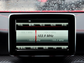 奔驰AMG  A45 AMG 中控仪表台上方