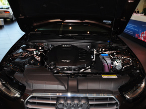 一汽奥迪  45 TFSI quattro 发动机局部特写