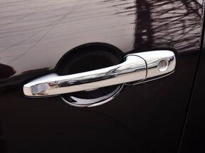 一汽馬自達(dá)  2.5L 自動 駕駛席車門把手特寫