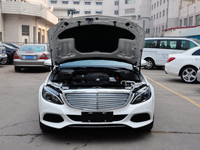 北京奔驰  C 180 L 车辆发动机舱整体