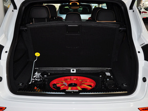 保时捷  Cayenne 3.0T 打开后备箱内盖板特写