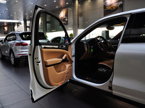 保时捷  Cayenne 3.0T 左前车门45度视角