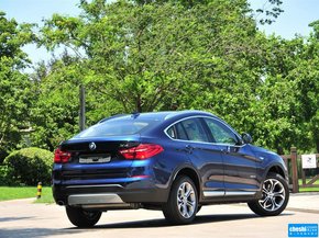 宝马(进口)  xDrive20i 车辆右侧尾部视角