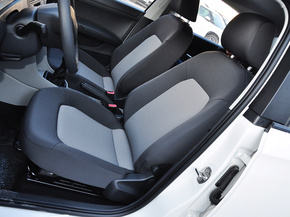 斯柯达  1.4L 手动 驾驶席座椅前45度视图