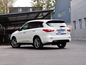 英菲尼迪  2.5L 车辆左后45度视角