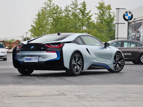BMW i 1.5T 自动 车辆右侧尾部视角