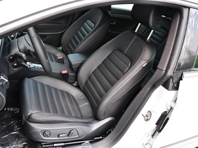 一汽-大众  1.8TSI 驾驶席座椅前45度视图