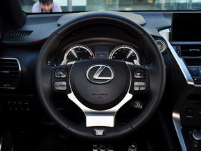 雷克萨斯  200t 方向盘整体
