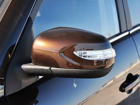 吉利汽车  运动版 2.0L 自动 反光镜外侧正视
