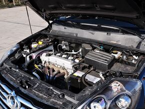 吉利汽车  运动版 2.0L 自动 发动机主体特写