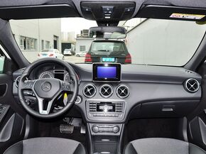 奔驰(进口)  A 180 中控台整体