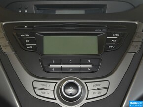 北京现代  1.6L 自动 中控仪表台上方
