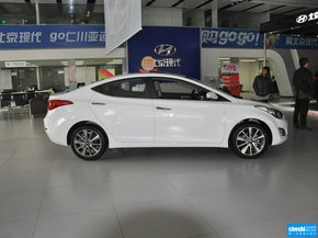 北京现代  1.6L 自动 车辆正右侧