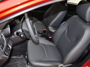 奇瑞汽车  1.5L 手动 驾驶席座椅前45度视图