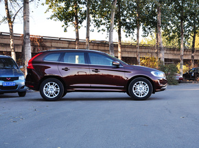 沃尔沃亚太  2.0T 车辆正右侧