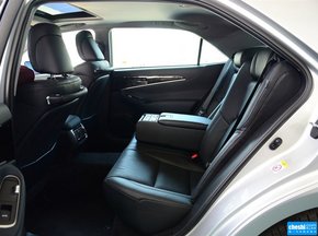 一汽丰田  2.5L 自动 第二排座椅45度视角