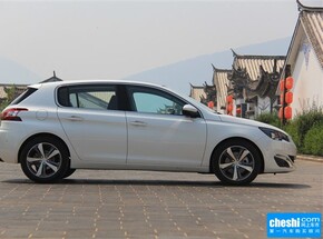 东风标致  1.6T 自动 车辆正右侧