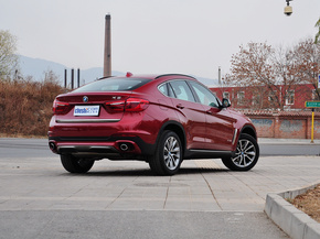 宝马(进口)  xDrive35i 车辆右侧尾部视角