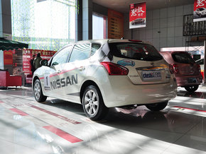 东风日产  1.6L CVT 车辆左后45度视角