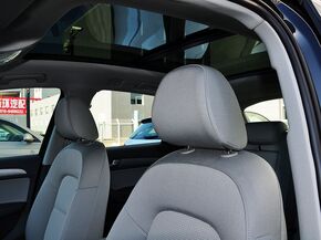 一汽奥迪  40 TFSI 驾驶席座椅头枕特写