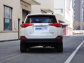 一汽丰田  2.5L 自动 车辆正后方尾部视角