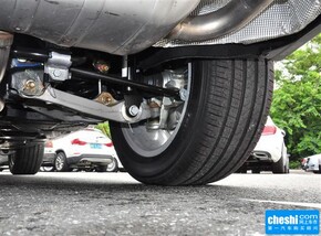 奔驰(进口)  GLE 320 4MATIC 后悬架特写