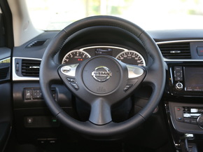 东风日产  1.8XV 方向盘