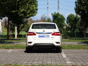 东风日产  1.8XV 正后