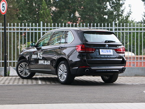 宝马(进口) xDrive28i 左后正45度