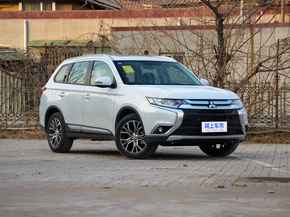广汽三菱  2.0L 两驱嘉乐版 右前正45度