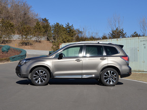 斯巴鲁  2.5i 正左侧