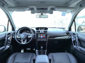 斯巴鲁  2.5i 大中控全景