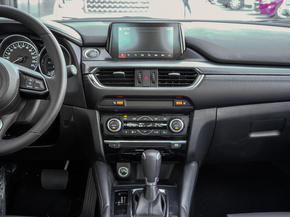 一汽马自达  2.0L 中控台