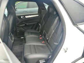 保时捷  Cayenne S 第二排空间