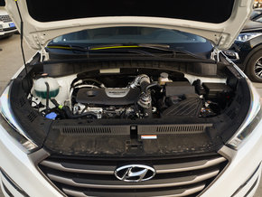 北京现代 1.6T 发动机舱