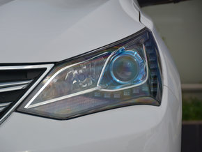 比亚迪  1.5TI 左前大灯