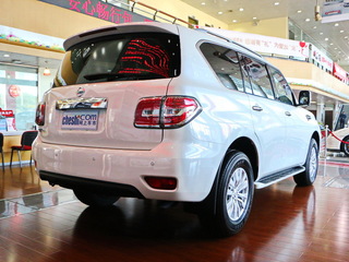 日产(进口)  5.6L 右后正45度