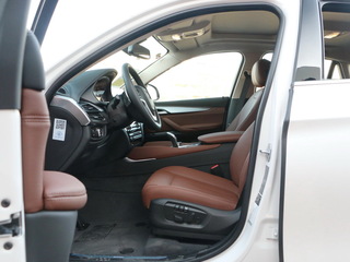 宝马(进口) xDrive35i 前排空间