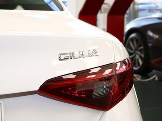 阿尔法.罗密欧  2.0T 200HP