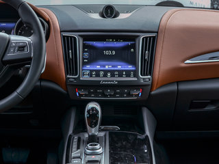 玛莎拉蒂  3.0T 350Hp 中控台