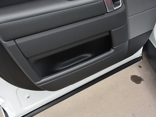 路虎  3.0 V6 锋尚创世版 左前门储物格