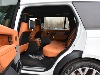 路虎  5.0 V8 SC AB 第二排空间