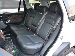 路虎  3.0 V6 SC Vogue SE 第二排座椅