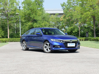 广汽本田  260TURBO 旗舰版 右前正45度