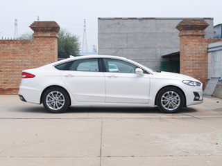 长安福特  EcoBoost 180 正右侧