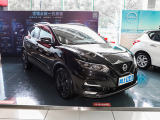 东风日产  2.0L CVT XV 右前正45度