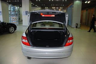 奔驰 新C级 后备厢整体 