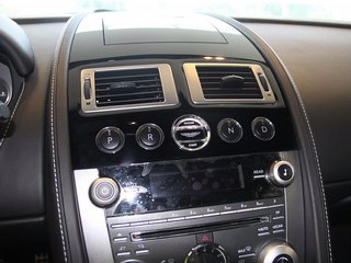 阿斯顿-马丁 DB9中控局部