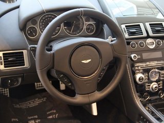 阿斯顿-马丁 DBS volante 中控局部