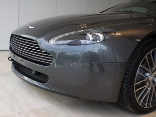 阿斯顿-马丁 V8 Vantage